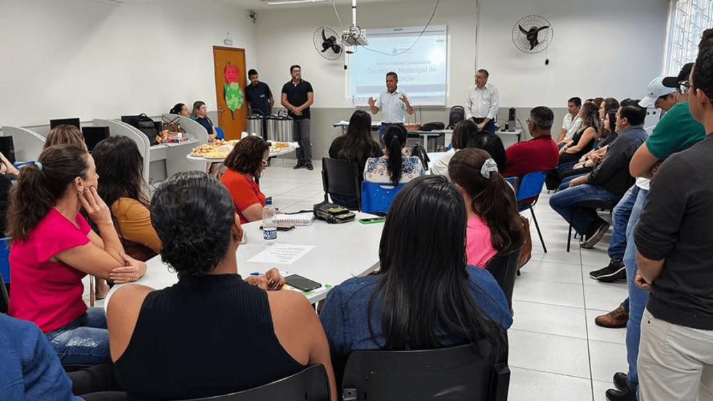 Secretaria de Educação realiza primeira reunião do ano com diretores e coordenadores em Ortigueira